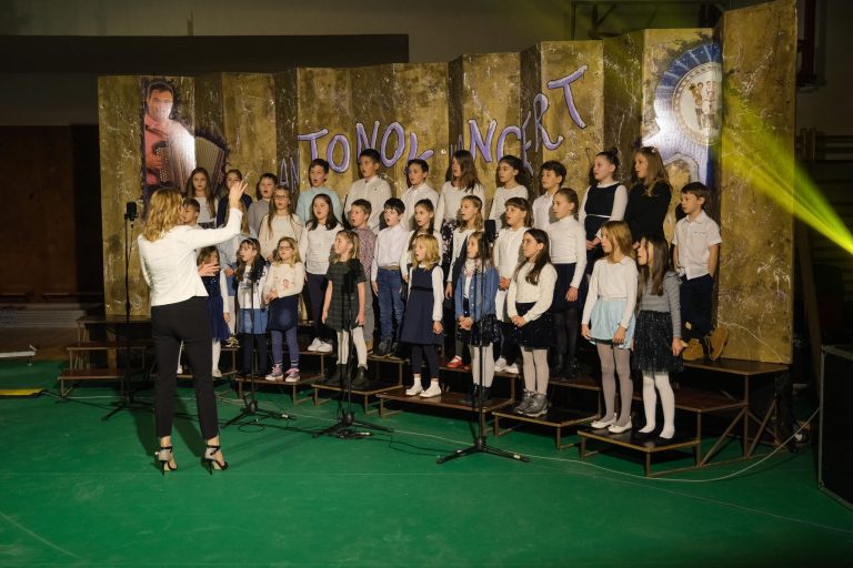 MLADI PEVCI NA VELIKEM KONCERTU