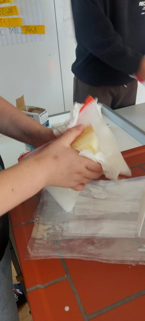 Poskusi v Kemiji