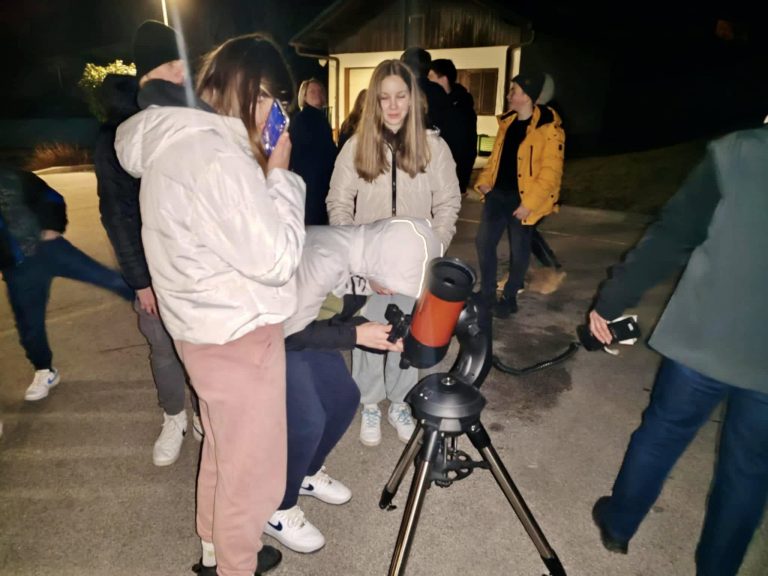 NAZAJ V ŠOLO